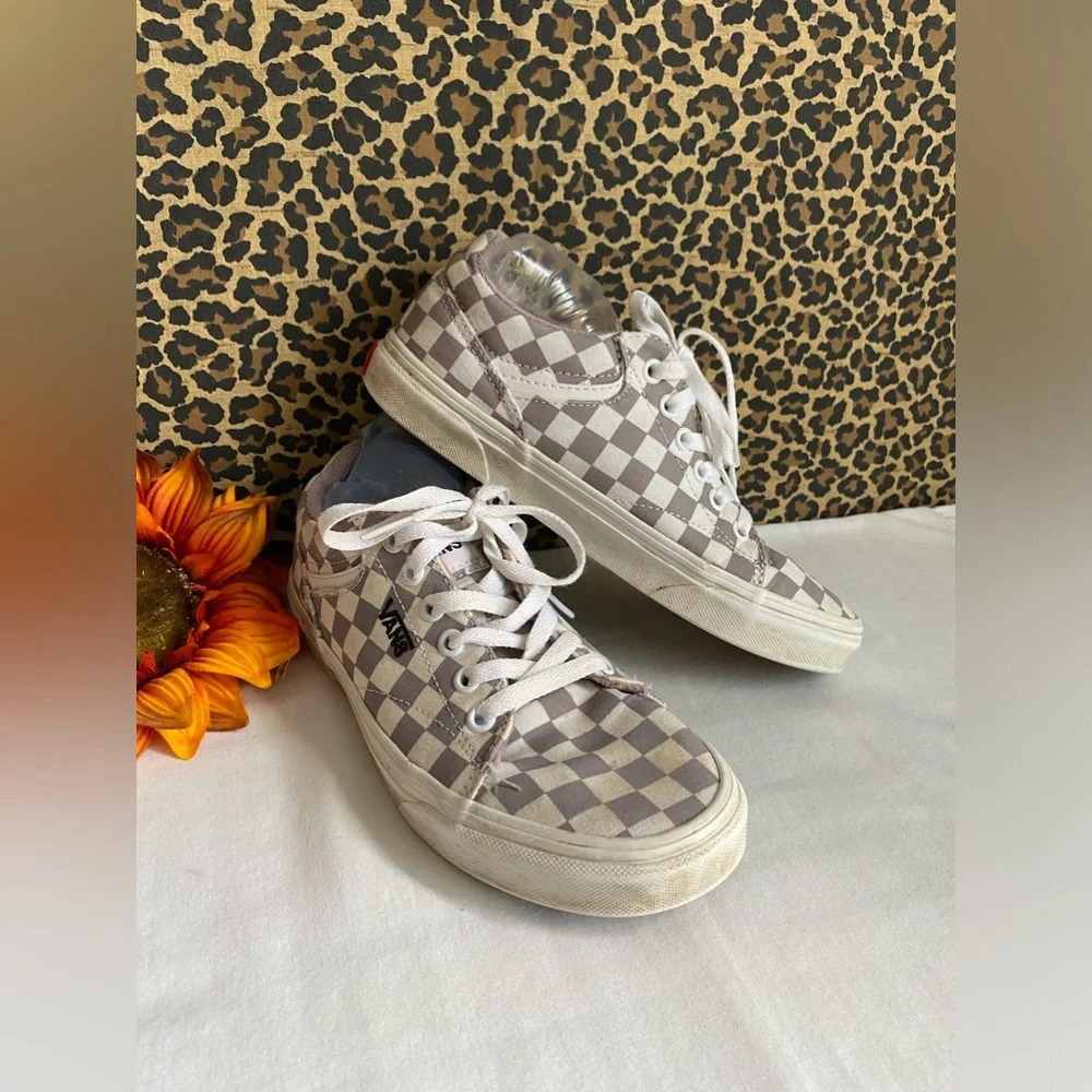 🦋B2G1🦋VANS Grey/White Checkered Low Top Sneakers | 7 |
